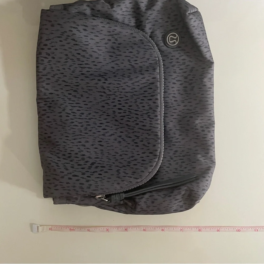 Lululemon Party Om Bag - Picture 14 of 17